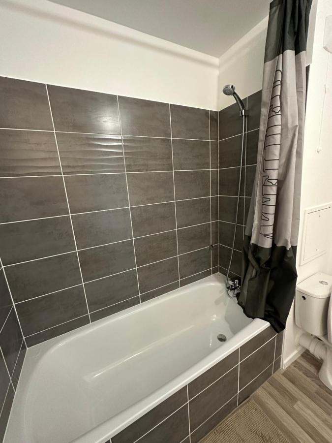 Agreable 2 Pieces Avec Balcon Et Parking Transports By Immo Kit Bnb Sarcelles Exterior foto